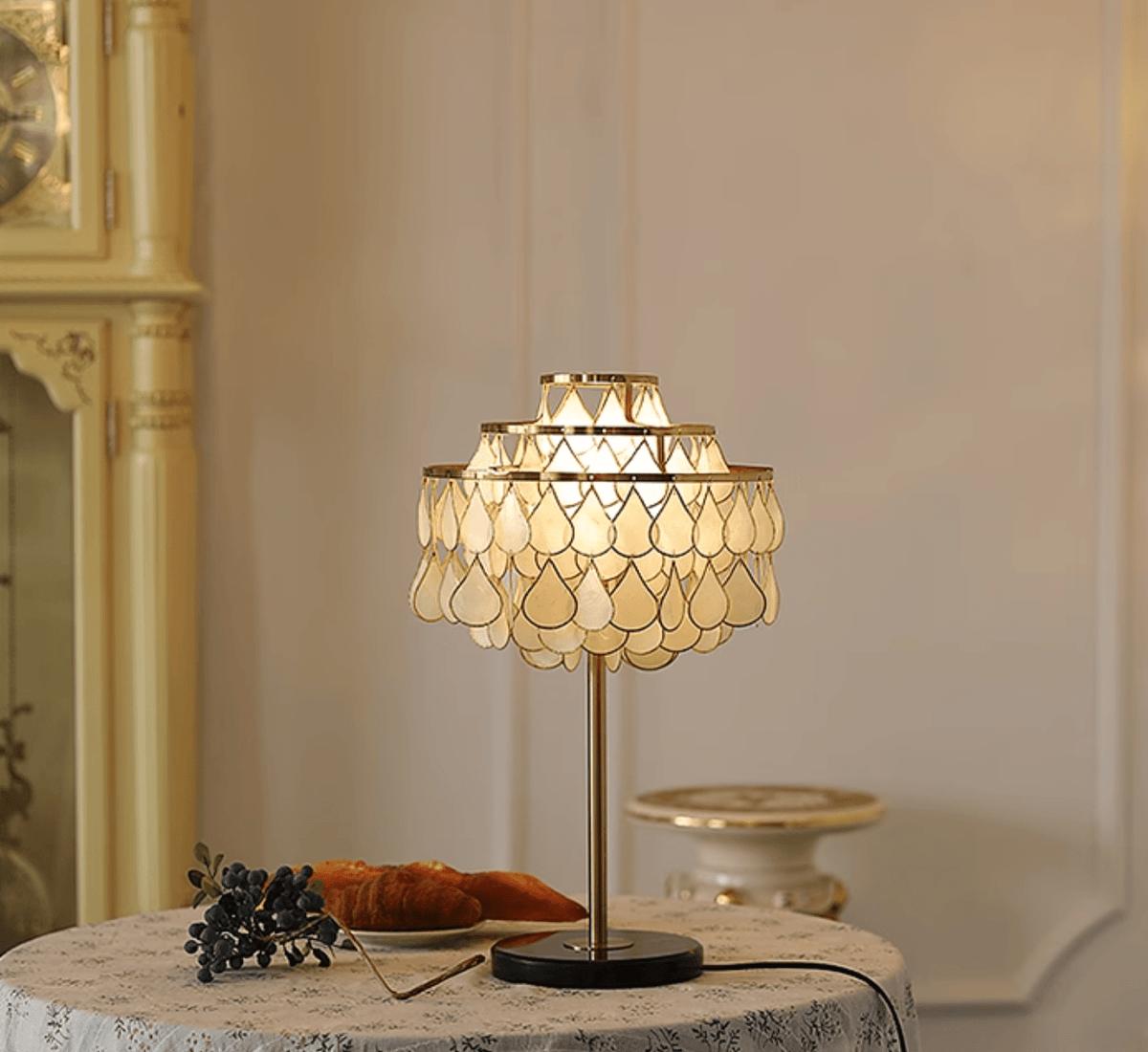 Jacob Luxury Teardrops Shell Table Lamp