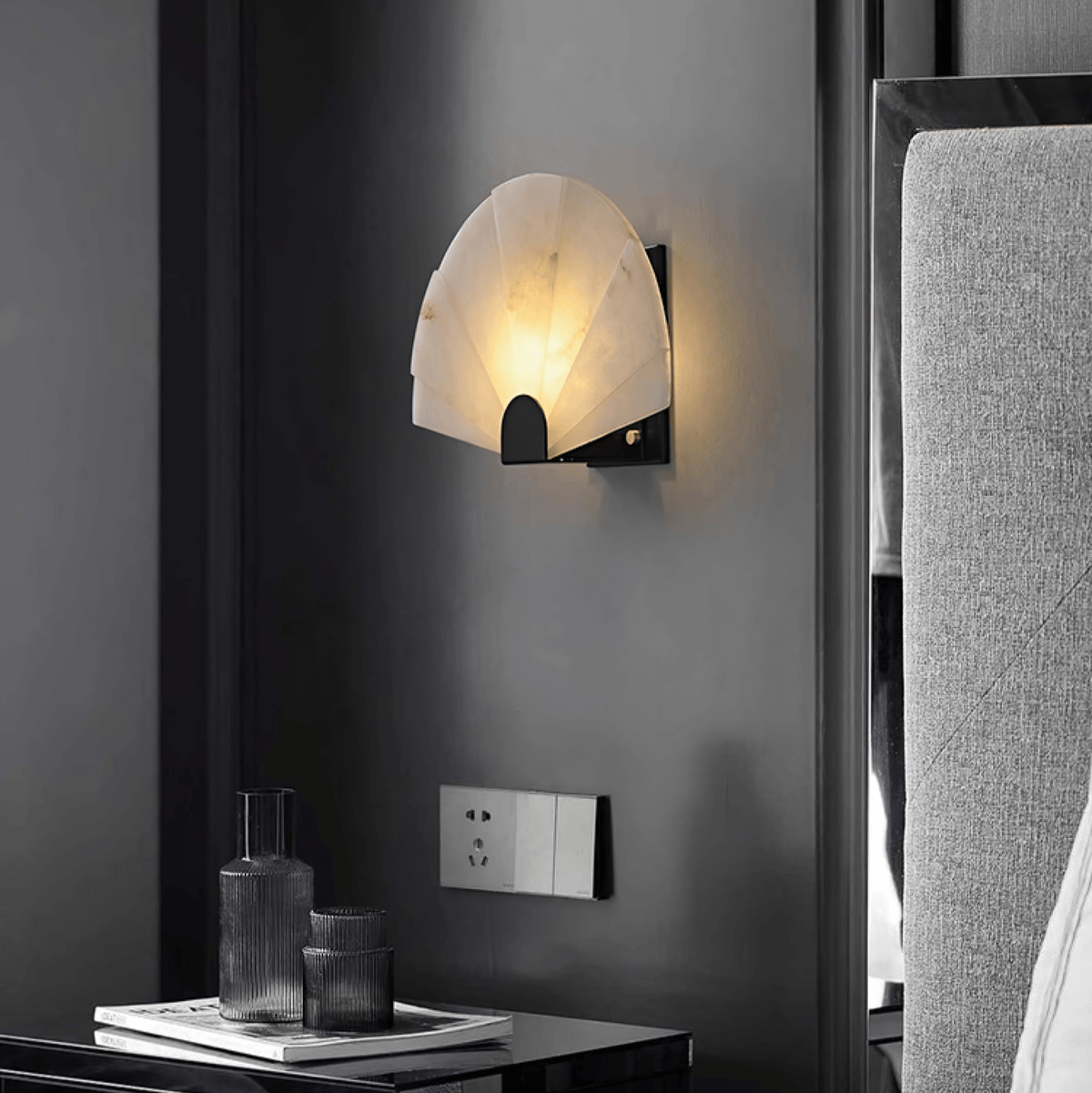 Nivelella Minimalist Alabaster Wall Light