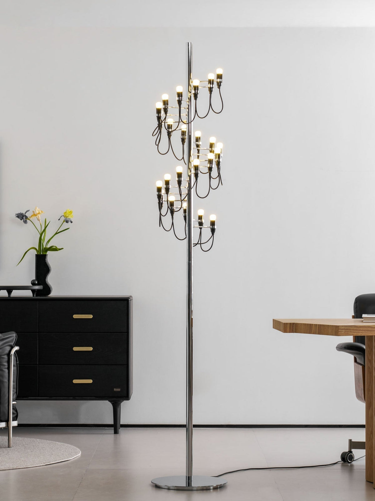 Olliryra Sculptural Steel Floor Lamp