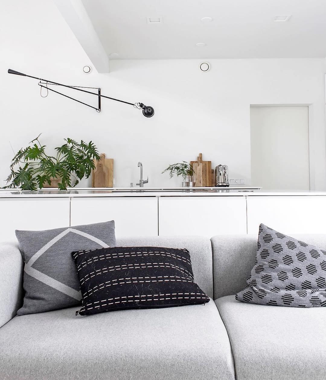 Cid Modern Minimalist Long Arm Wall Lamp