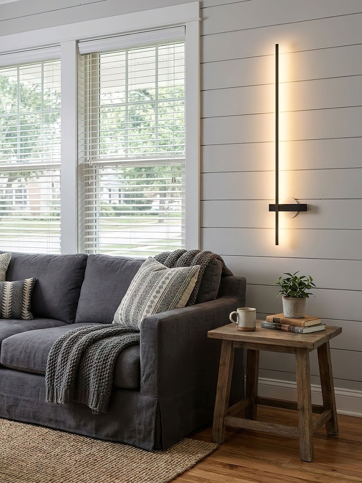 Mesv Linear Rechargeable Black Wall Lamp
