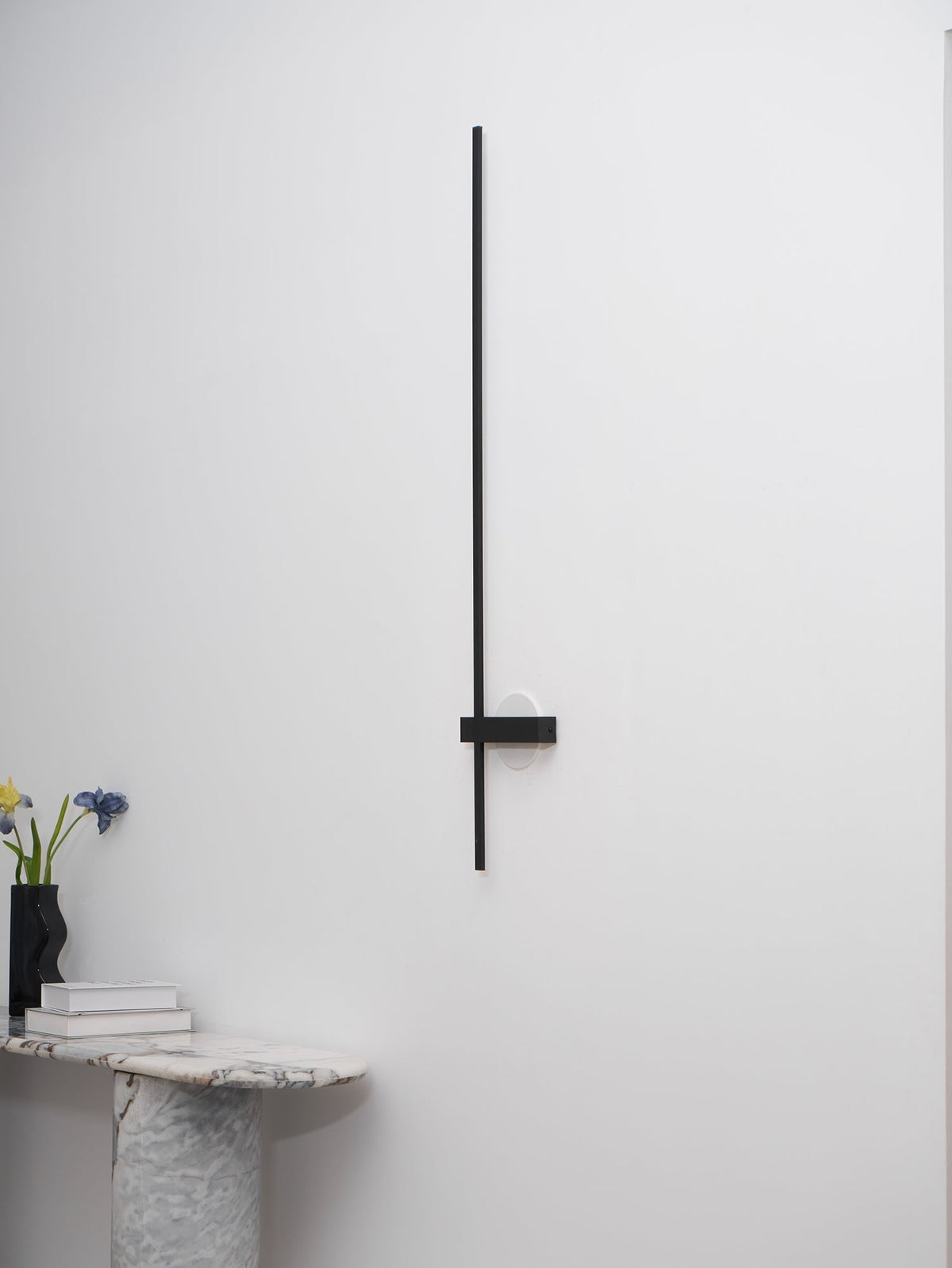 Mesv Linear Rechargeable Black Wall Lamp