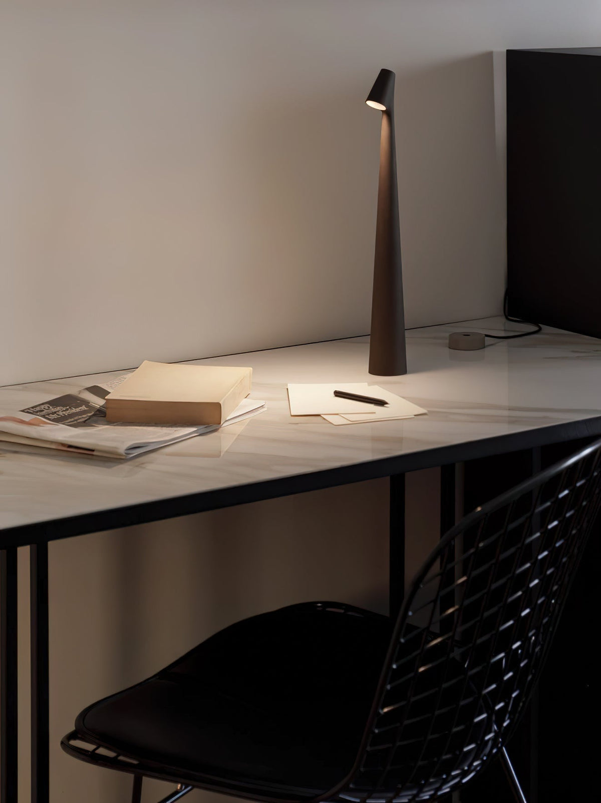 Nirerora Acrylic Minimalist Table Lamp