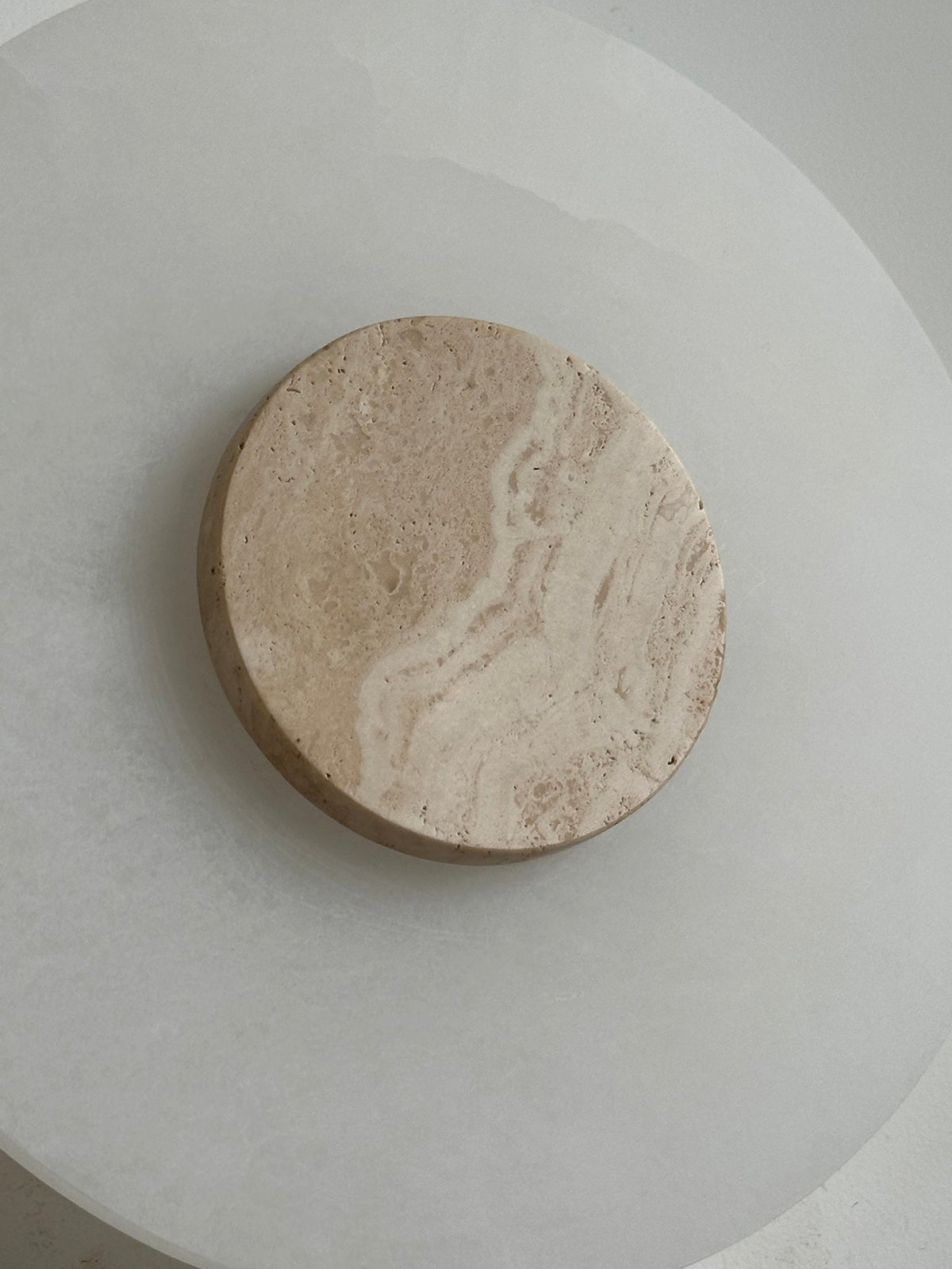 Rauduvyi Modern Minimalist Alabaster Wall Lamp