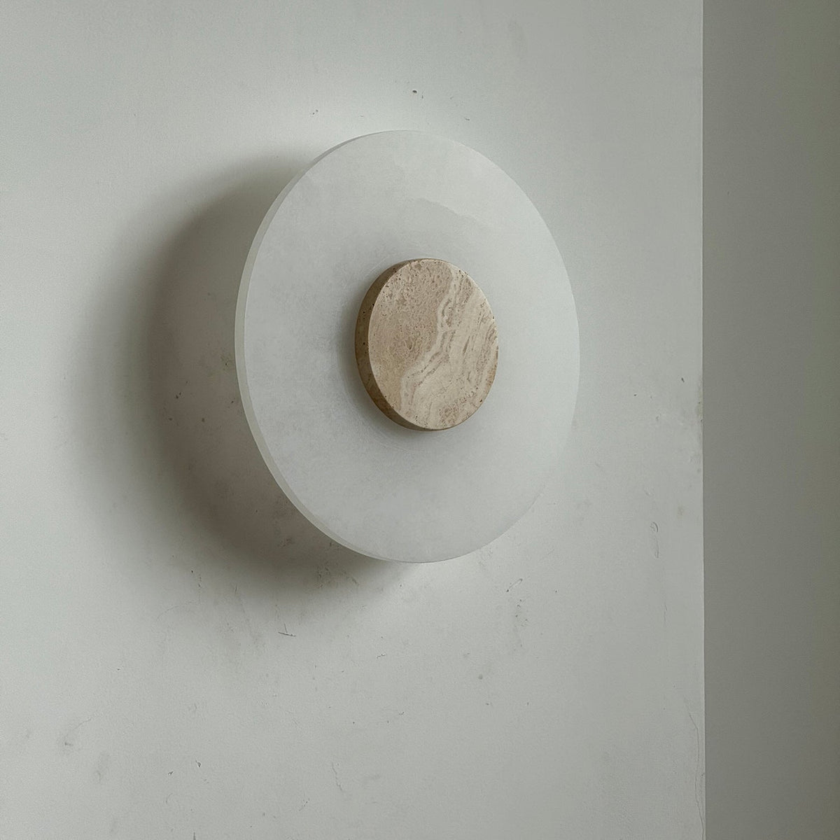 Rauduvyi Modern Minimalist Alabaster Wall Lamp