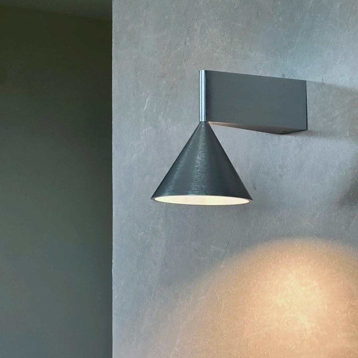 Rivarise Veyr Wall Lamp