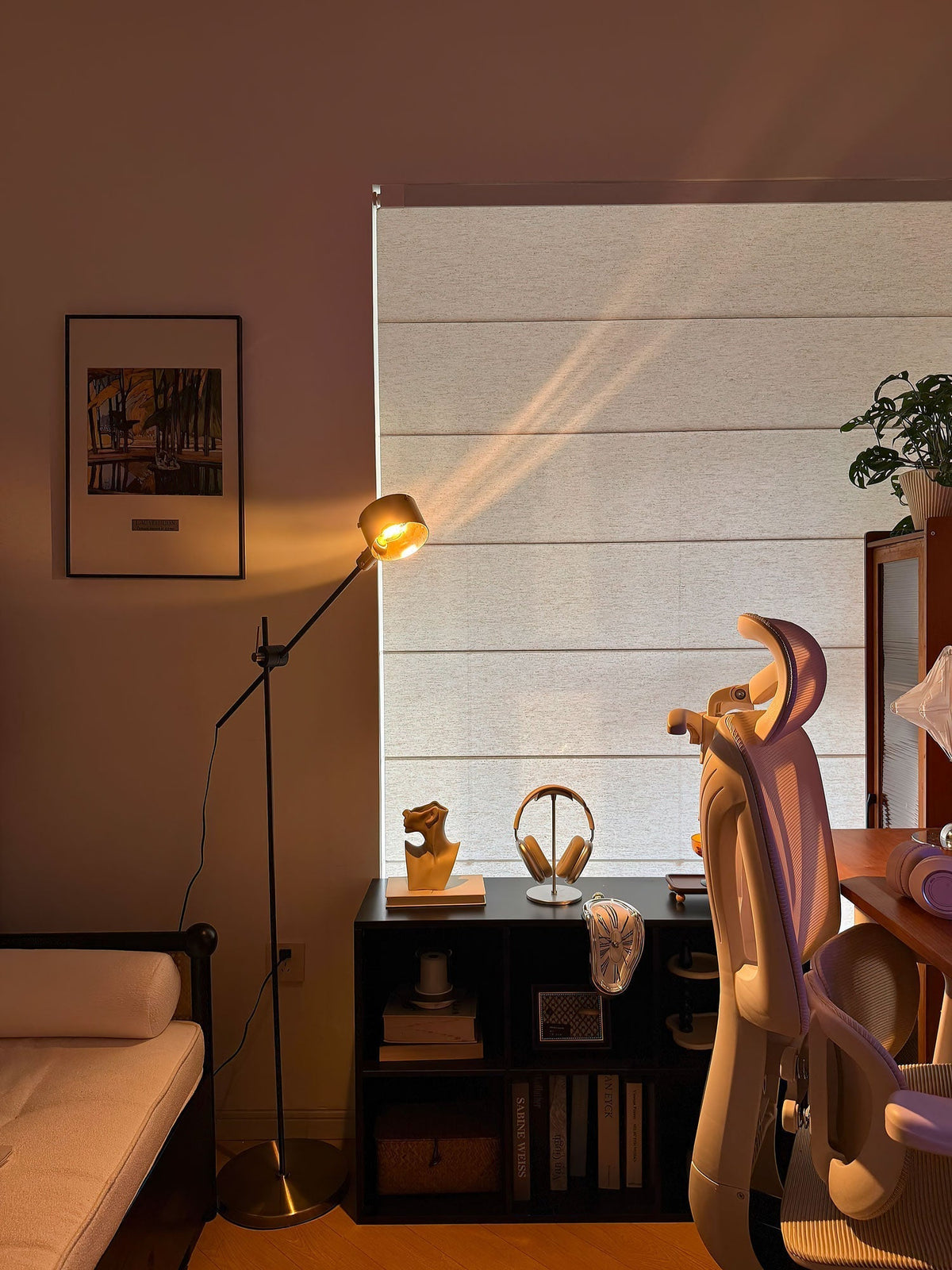 Arclen Adjustable Arm Floor Lamp