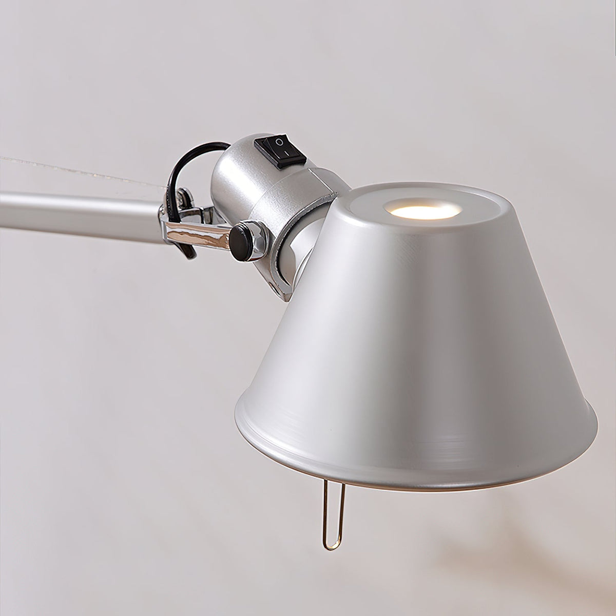 Haivo Articulated Aluminum Table Lamp