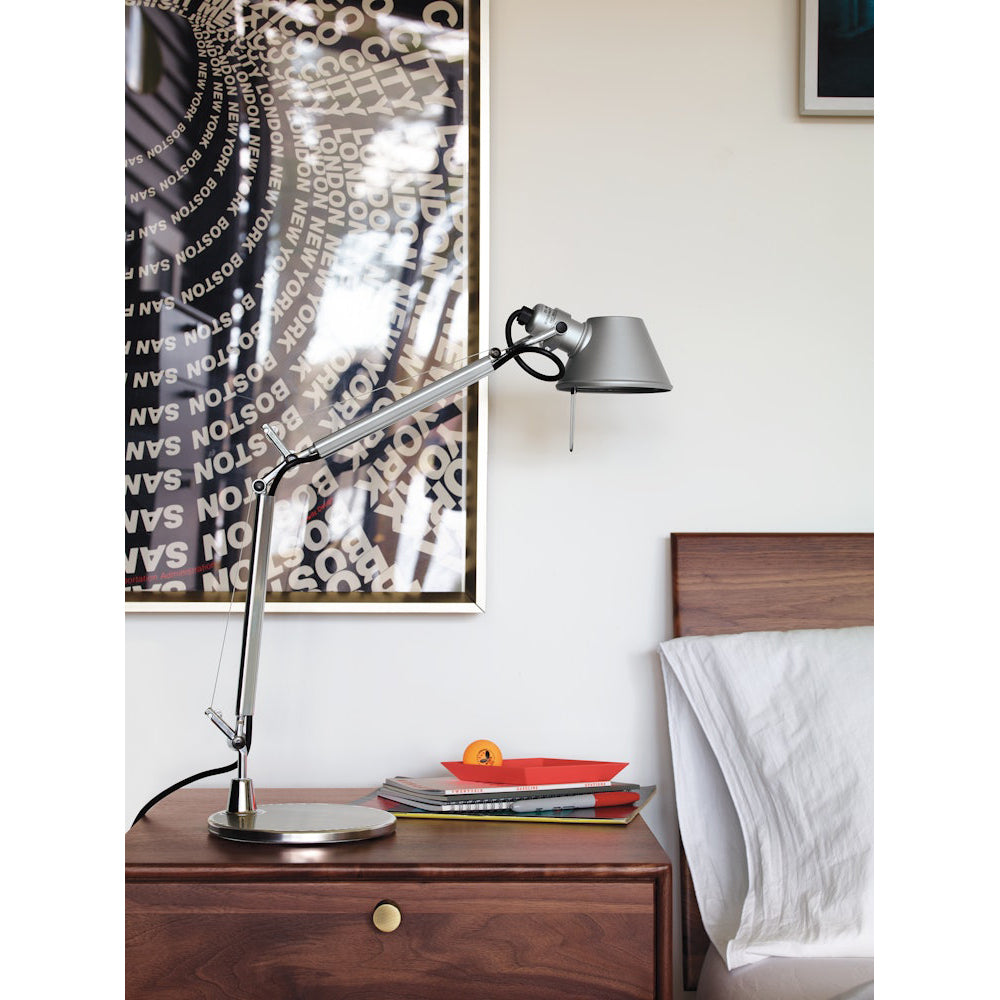 Haivo Articulated Aluminum Table Lamp