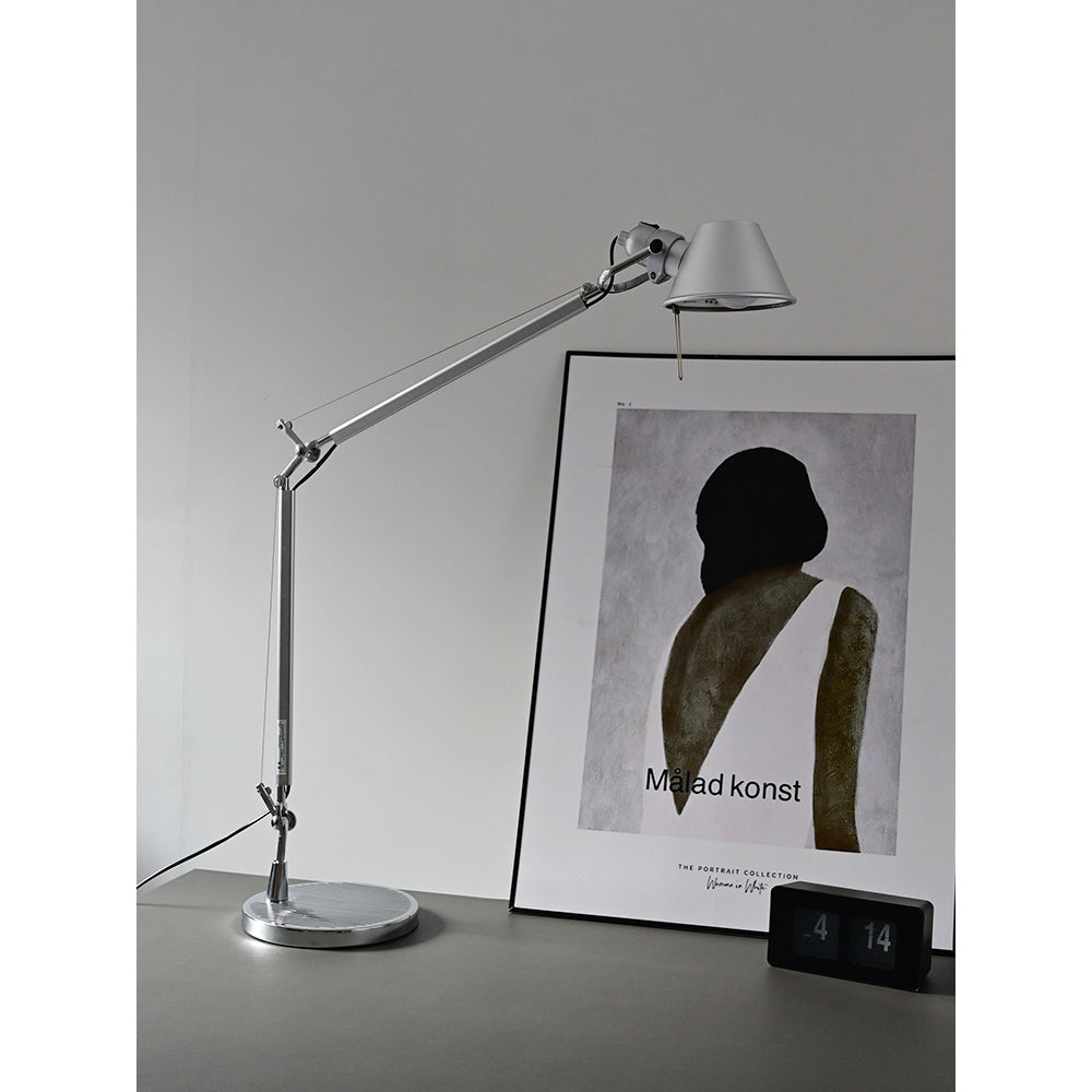 Haivo Articulated Aluminum Table Lamp