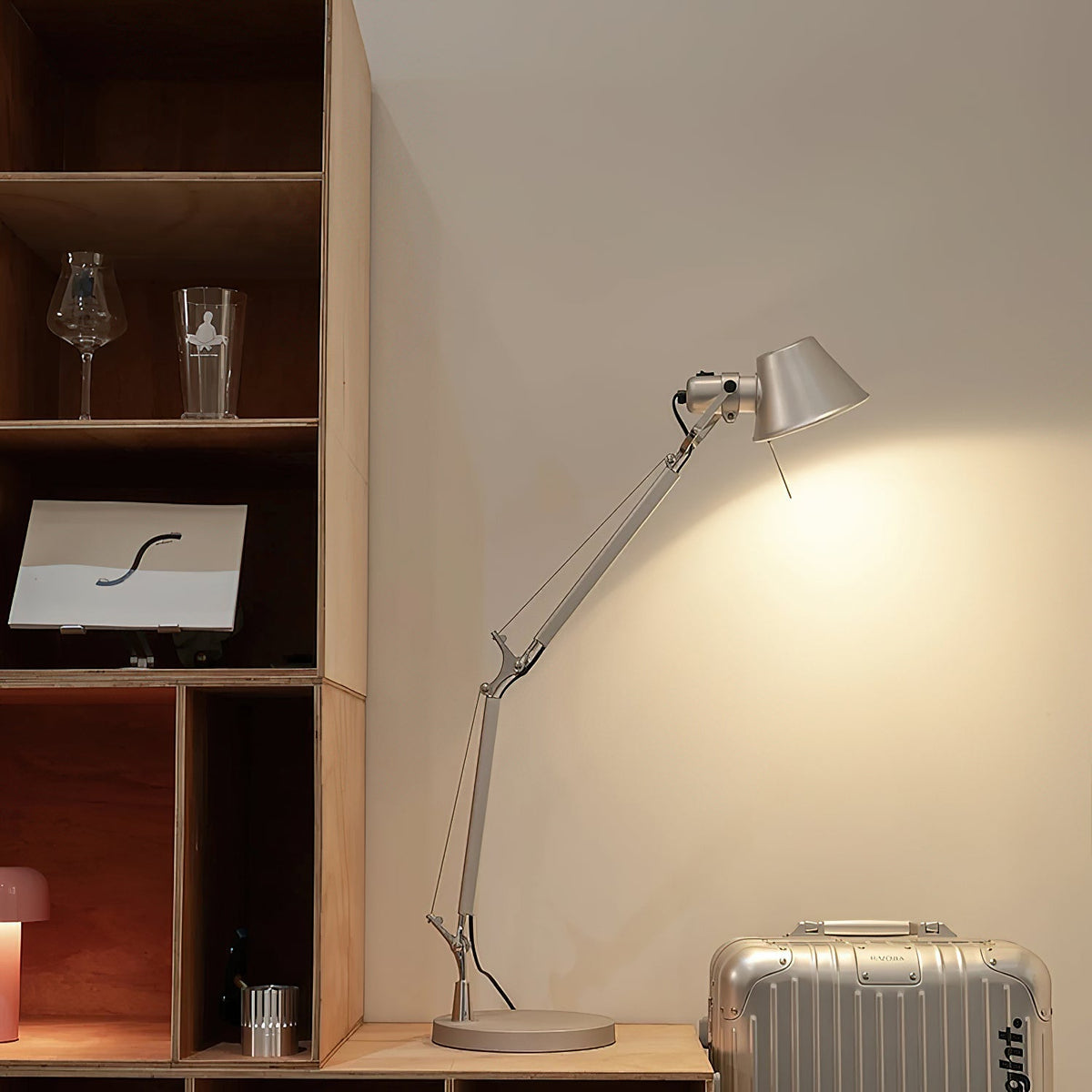 Haivo Articulated Aluminum Table Lamp