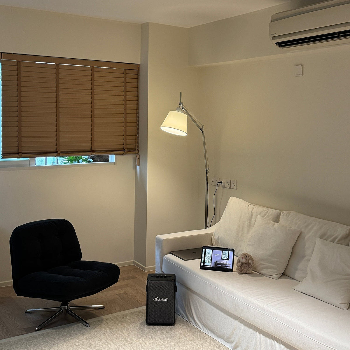 Orelinelia Floor Lamp