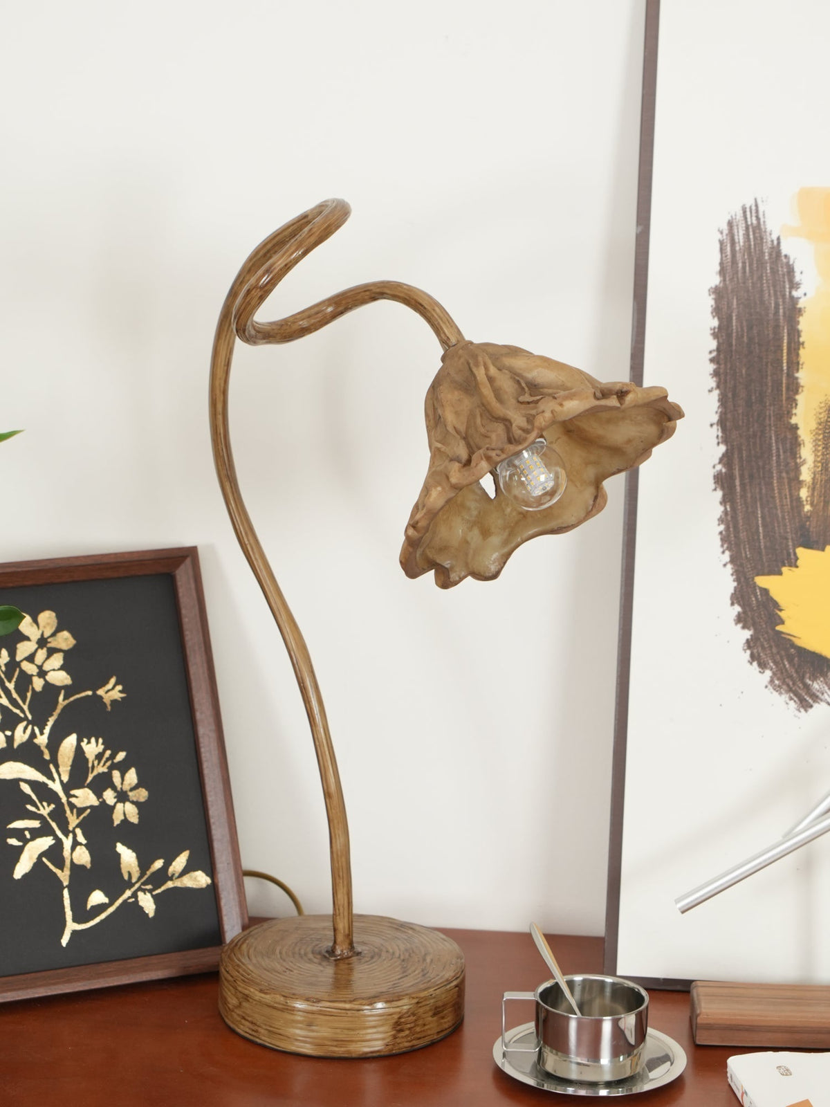 Velanella Resin Table Lamp
