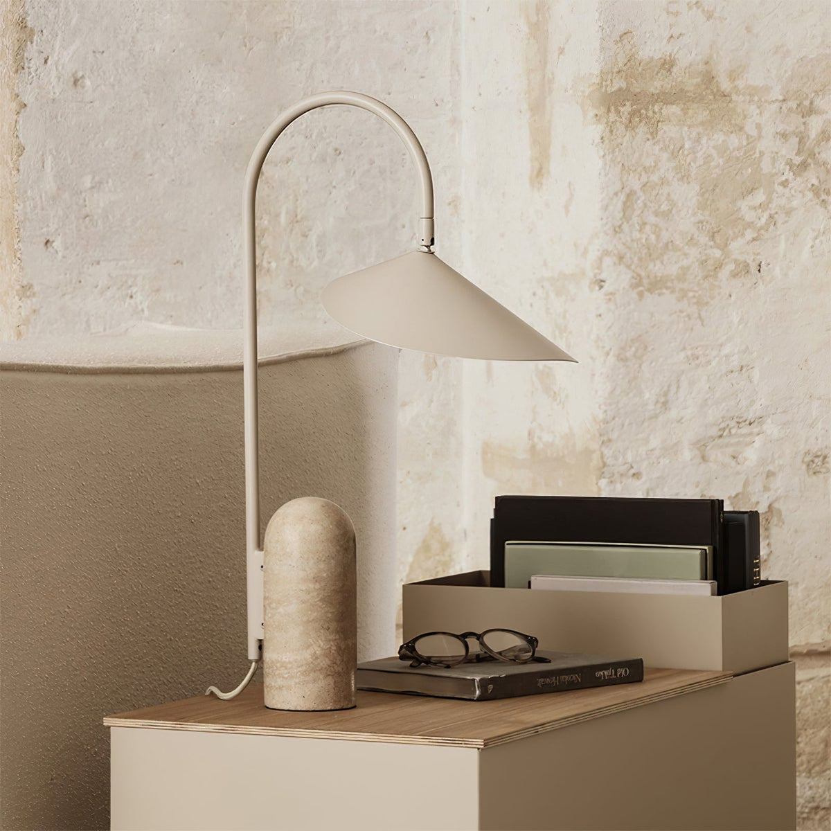 Selva Arc Leaf Table Light