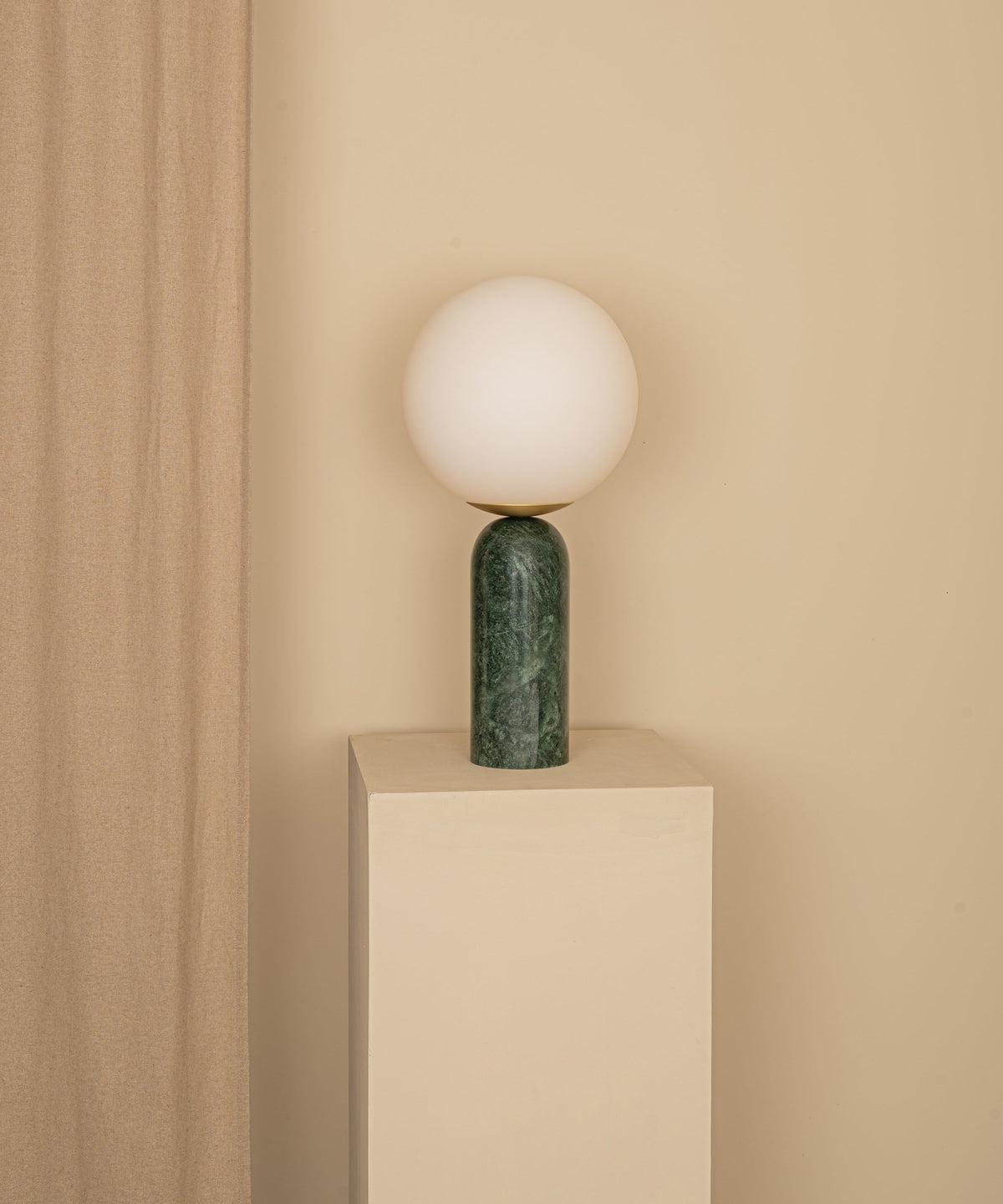 Velineria Table Lamp