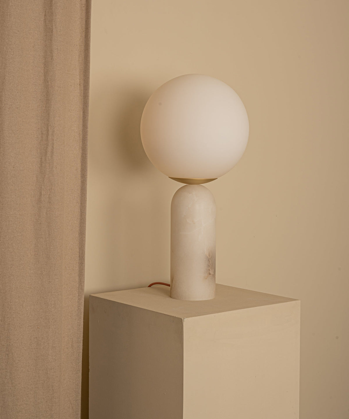 Velineria Table Lamp