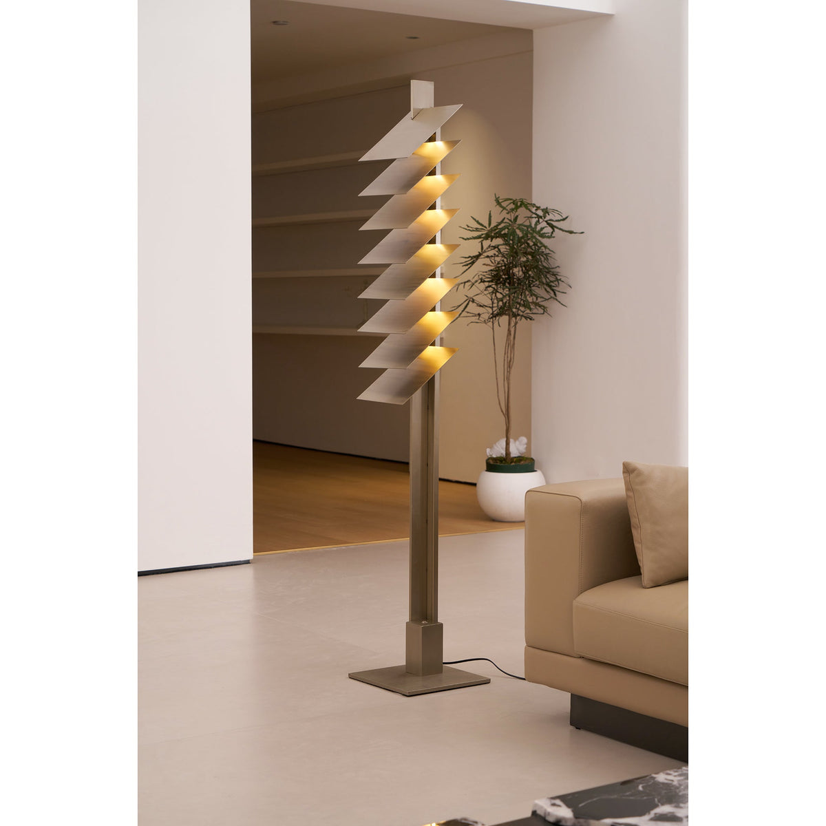 Virauena Floor Lamp