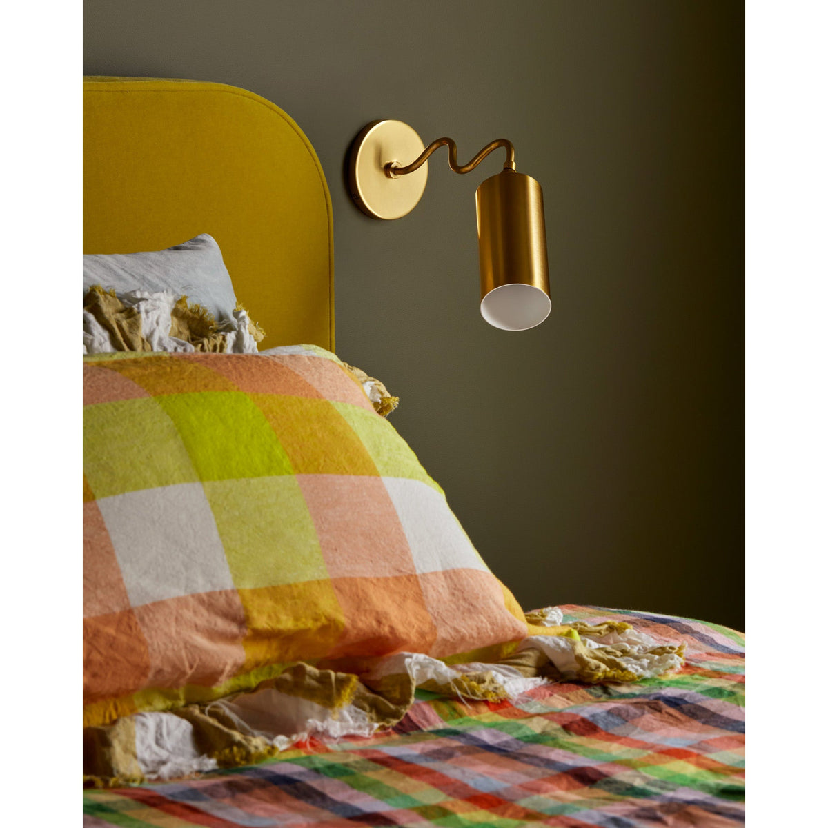 Vatnuvyu Modern Minimalist Fabric Metal Wall Lamp