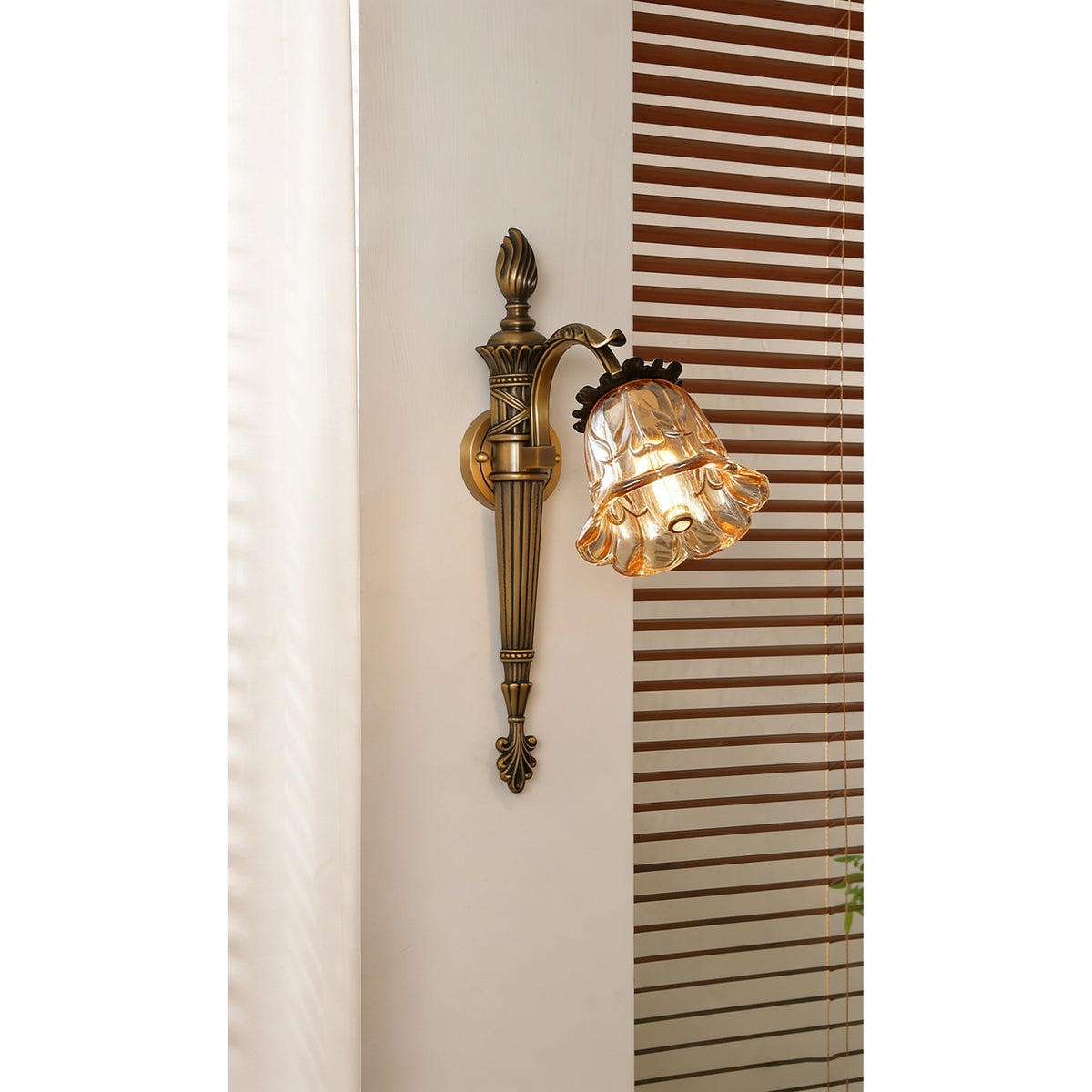 Viraerelia Wall Lamp