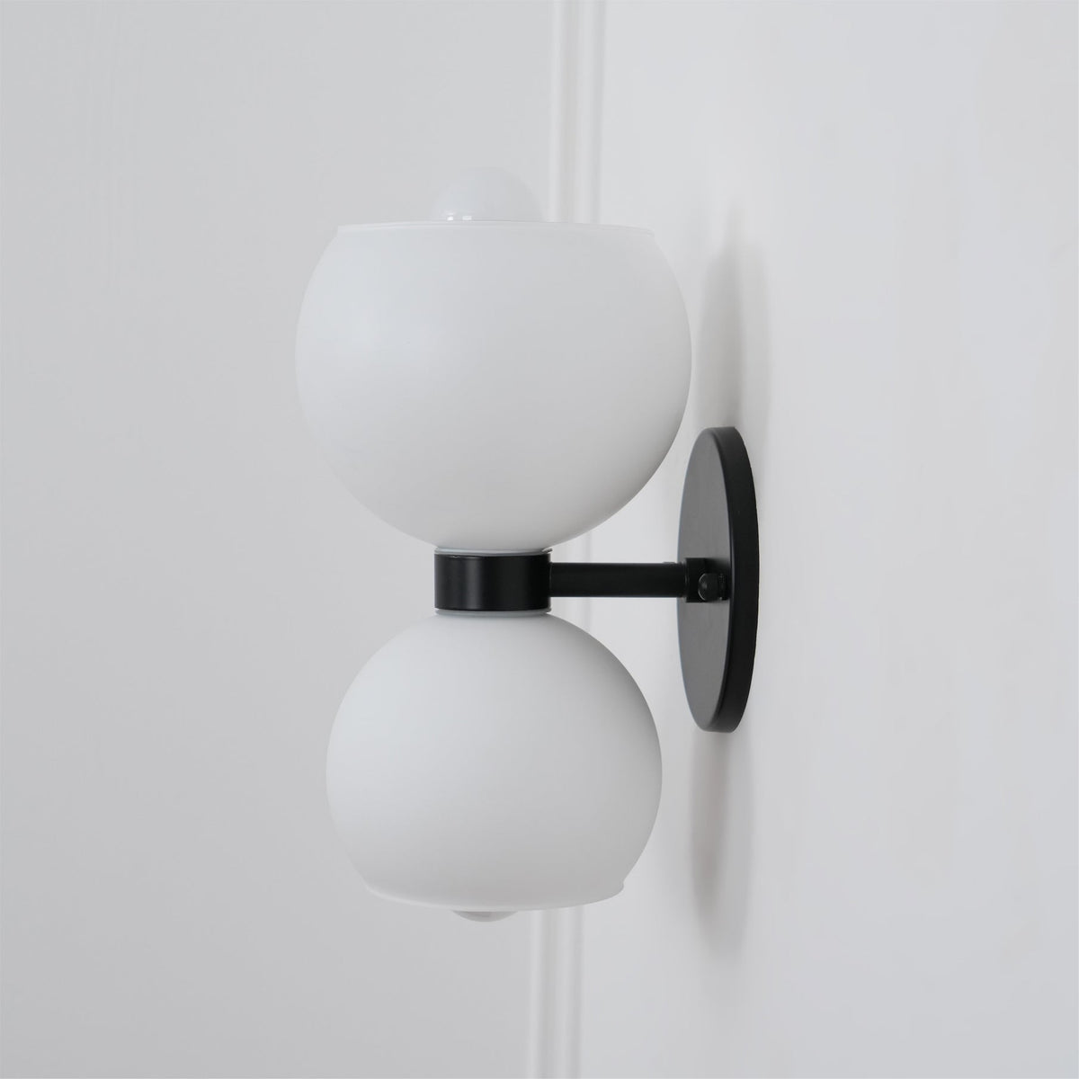 Avynion Modern Nordic Art Glass Wall Lamp