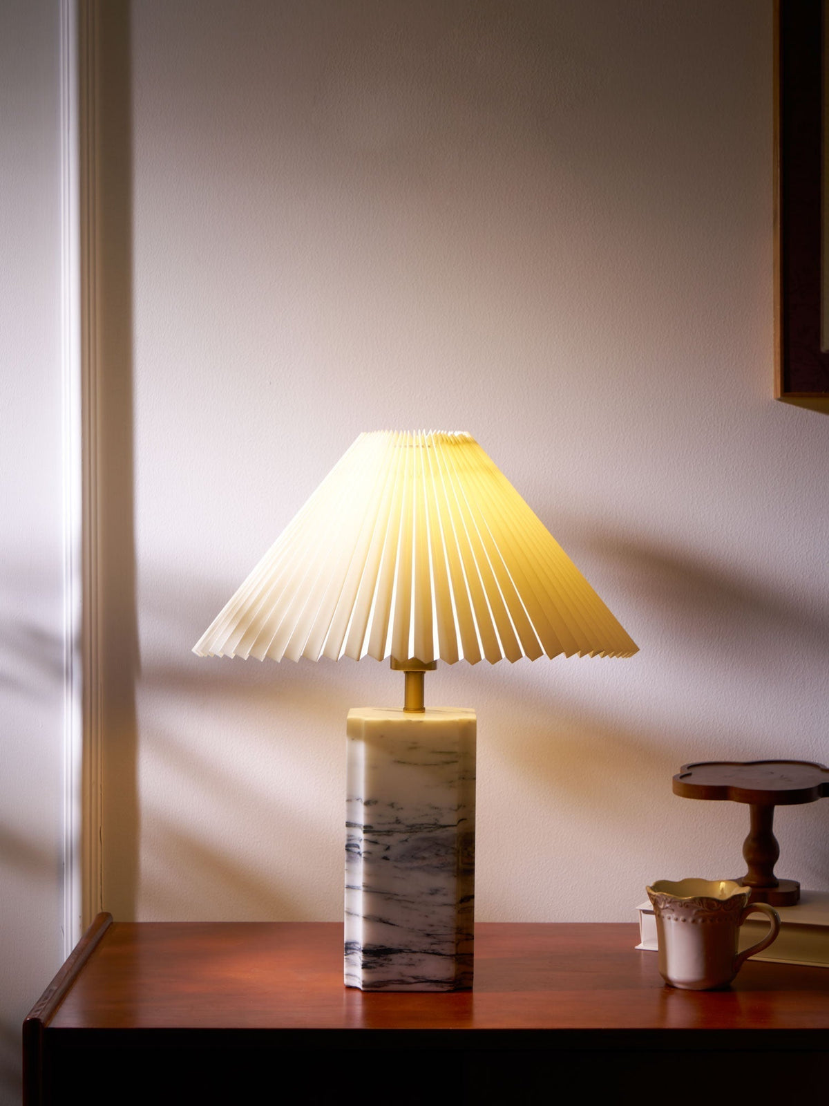 Selaleria Modern Table Lamp