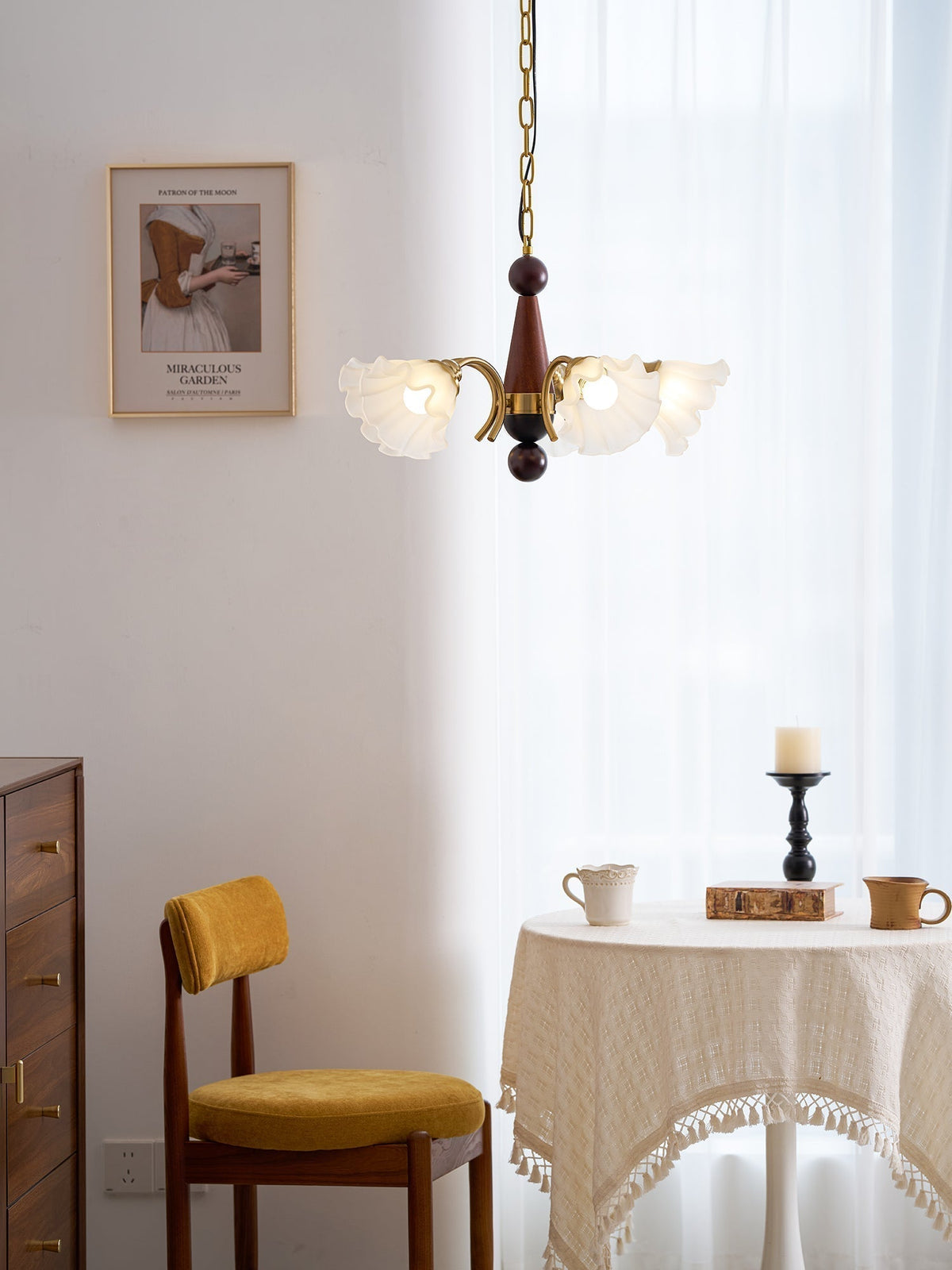 Ilvinan Traditional Elegance Wood Glass Chandelier