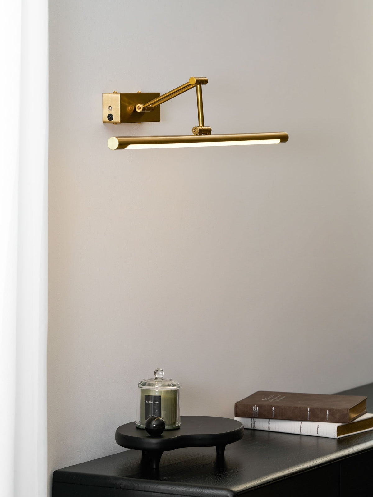 Negan Frame Rechargeable Indoor Wall Light