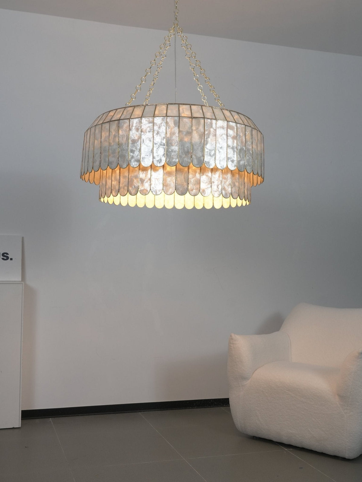 Holz Gold Shell Metal Aurelia Chandelier