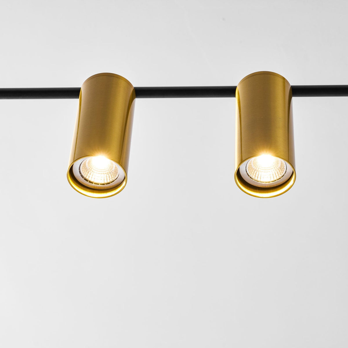 Quedox Linear Chandelier