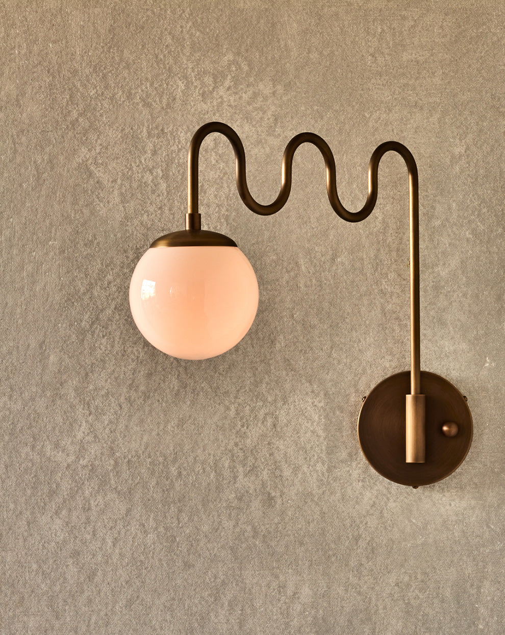 Averyn Wall Lamp