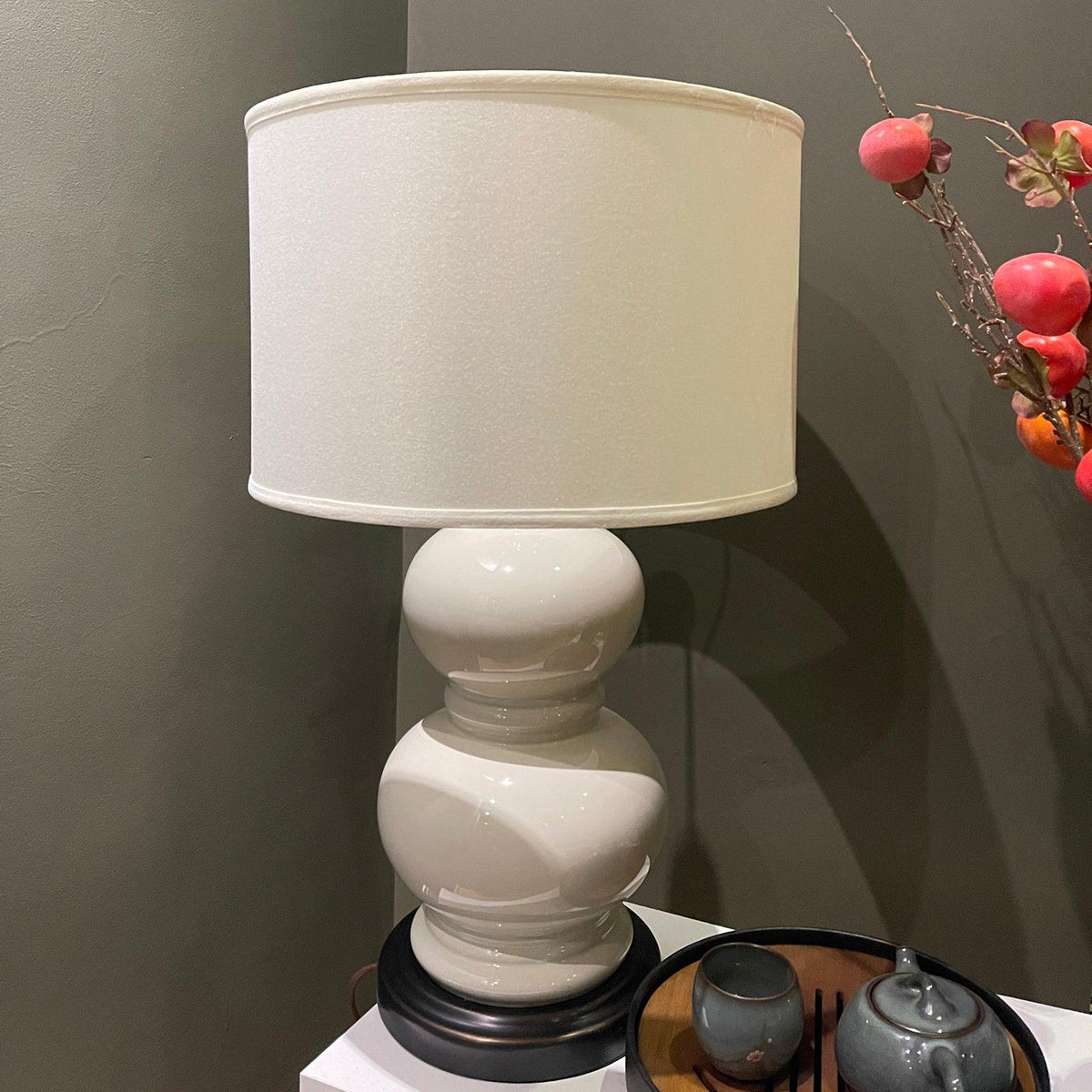 Velivella Modern Table Lamp