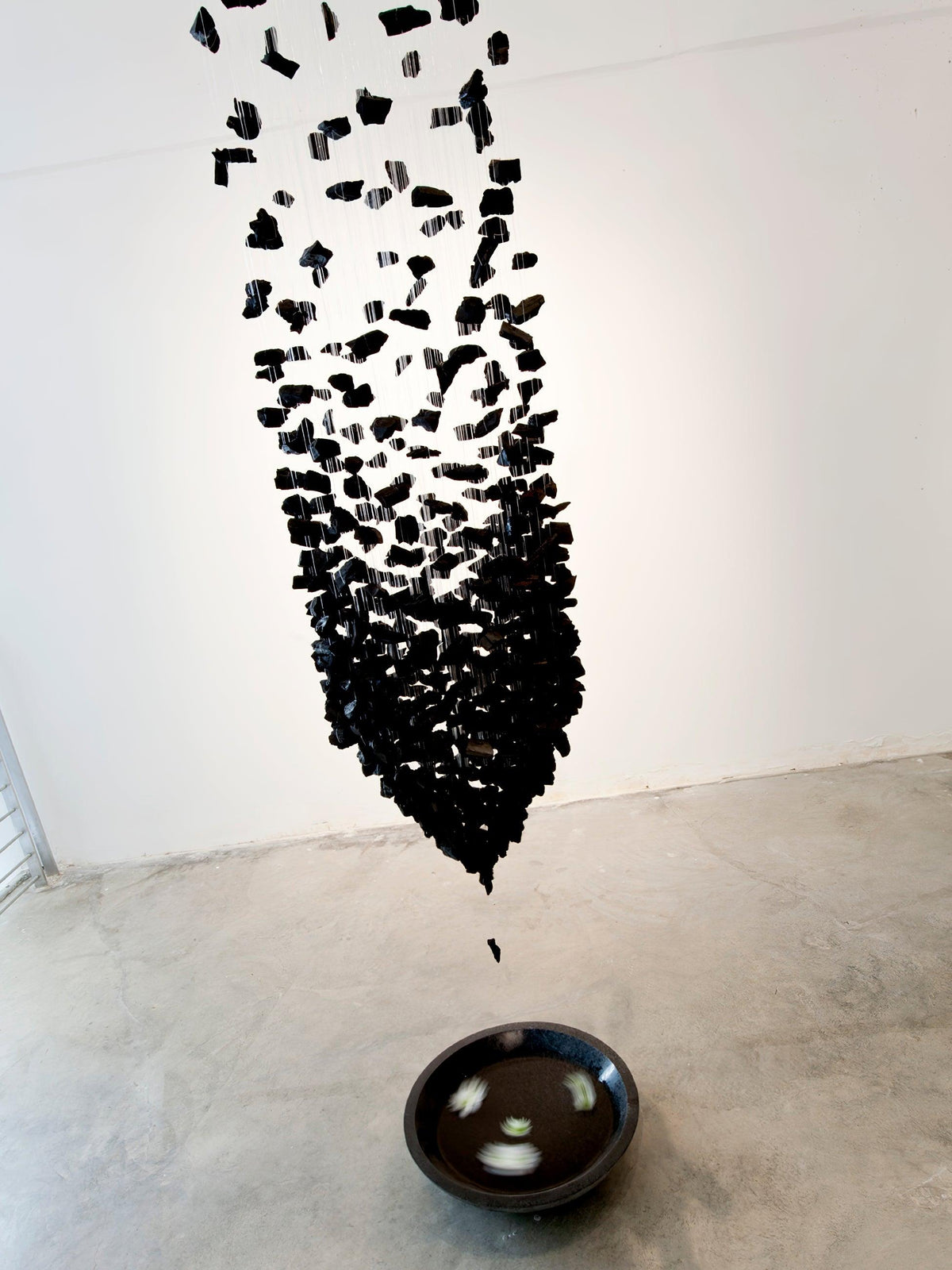 Jemei Black Stones Chandelier