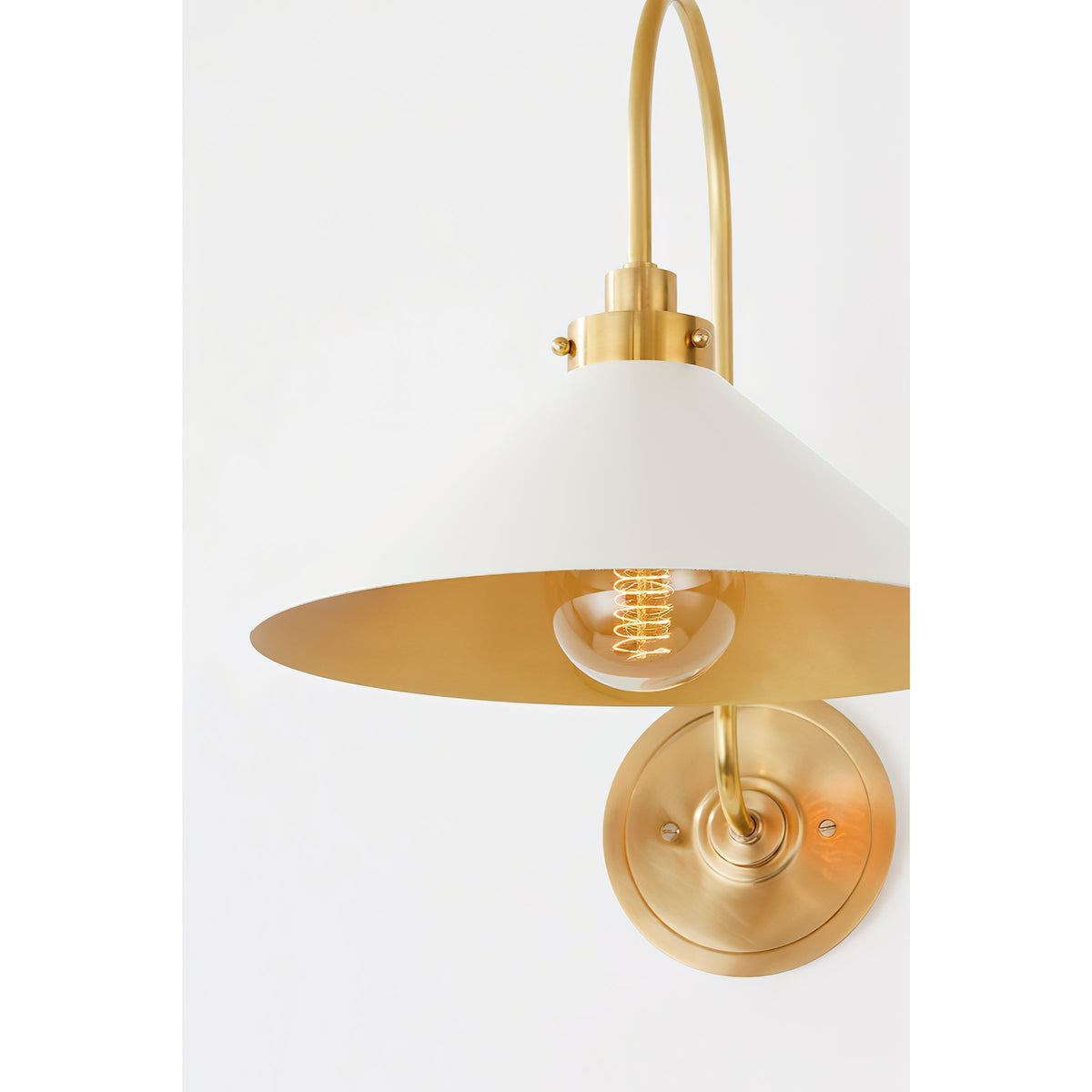 Soliaria Brass Wall Lamp