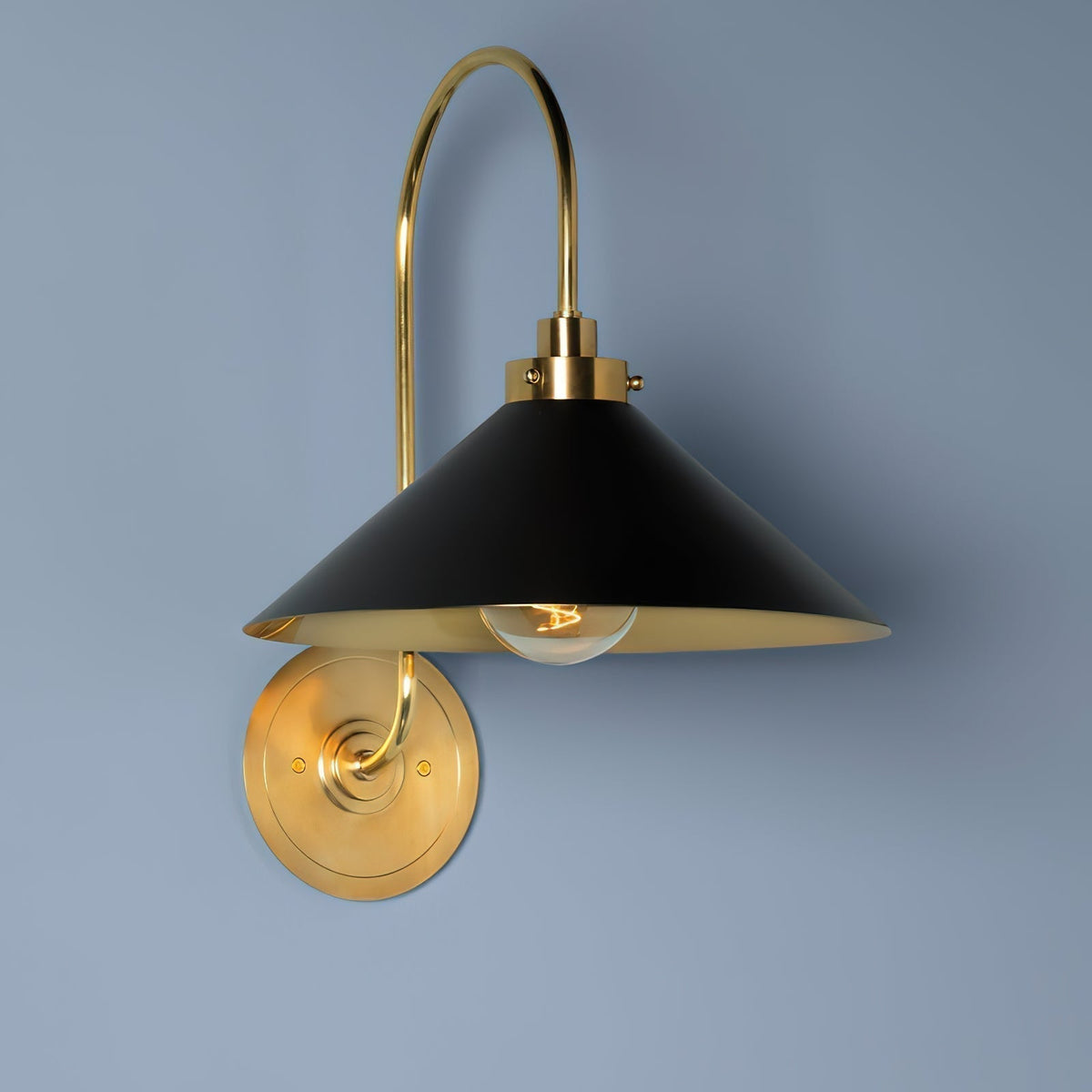 Soliaria Brass Wall Lamp