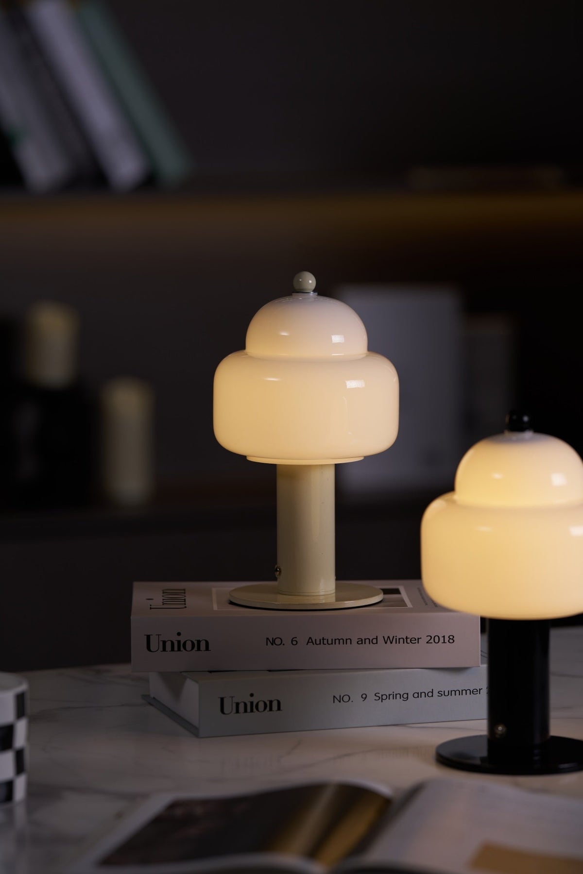 Avenaella Modern Table Lamp