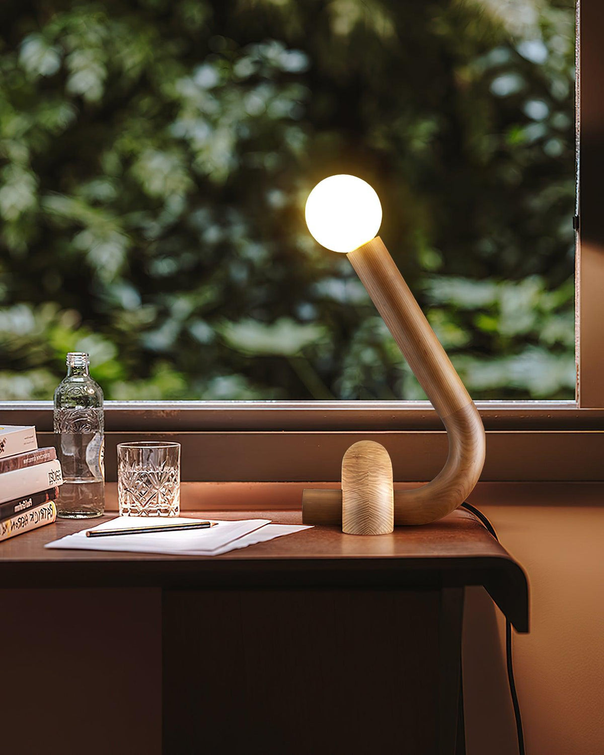 Arcus Fashion Wood Table Lamp