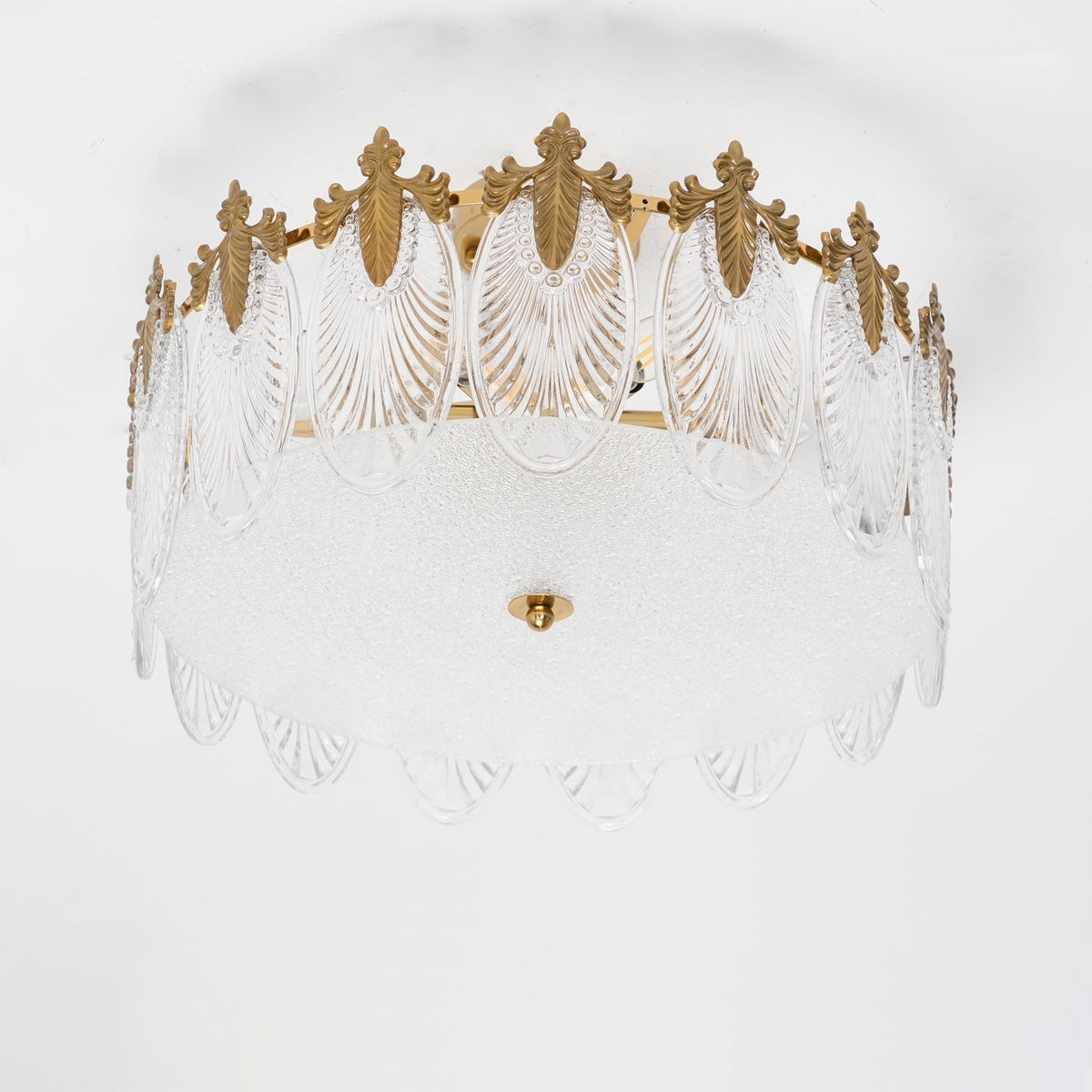 Eirisena Chandelier Glass Petals Gold Frame Round