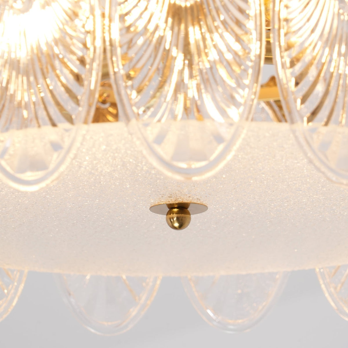 Eirisena Chandelier Glass Petals Gold Frame Round