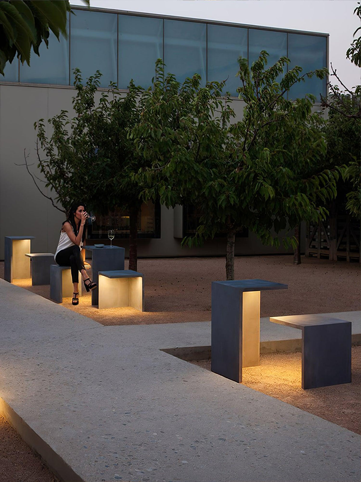 Feriora Modern Steel Table Light