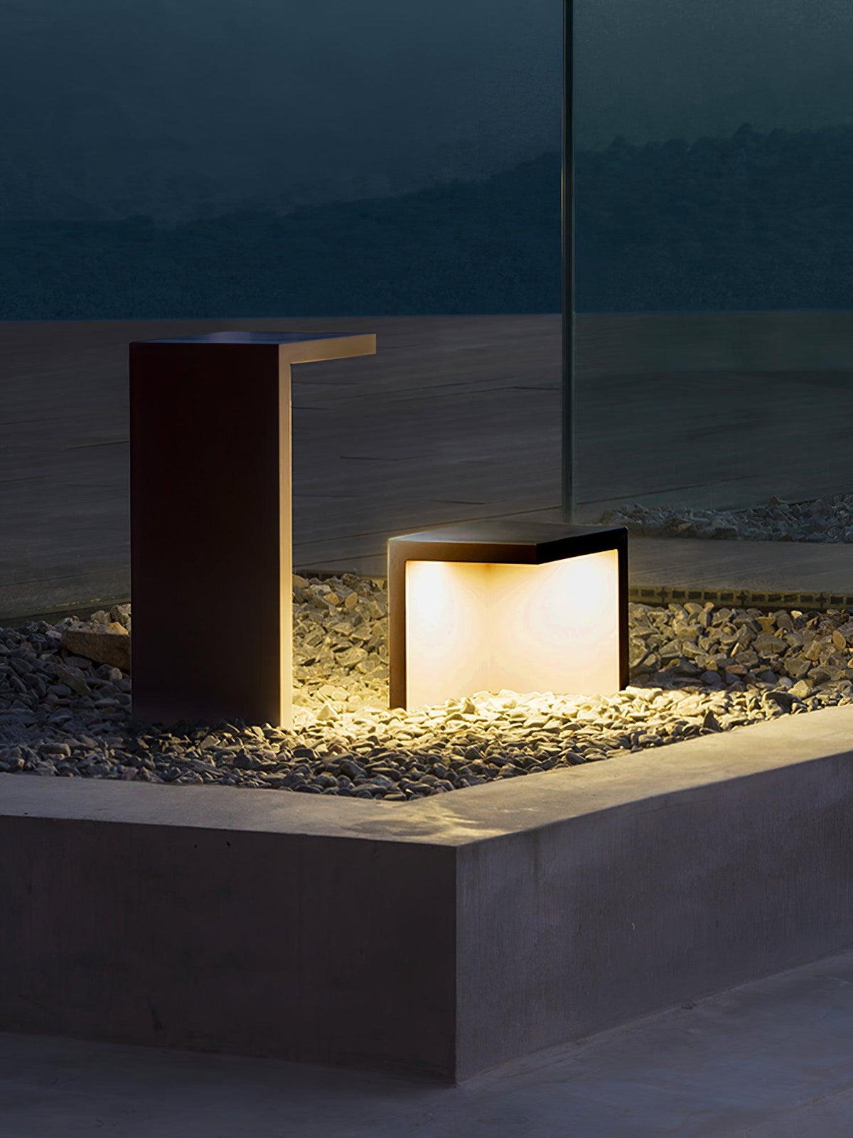 Feriora Modern Steel Table Light
