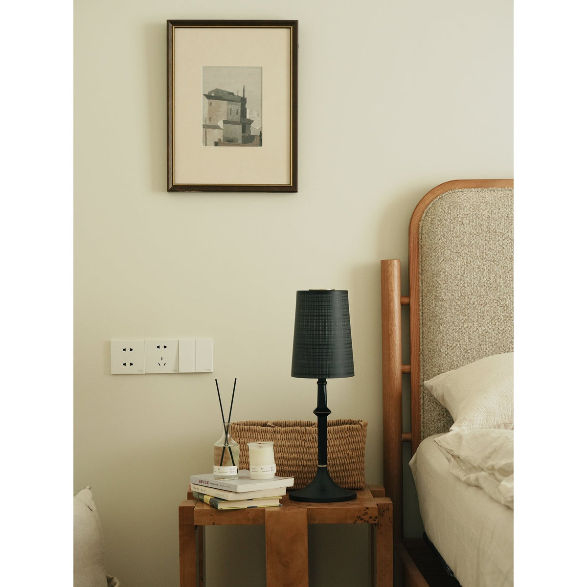 Karma Elvior Iron Table Lamp (Built-in Battery)