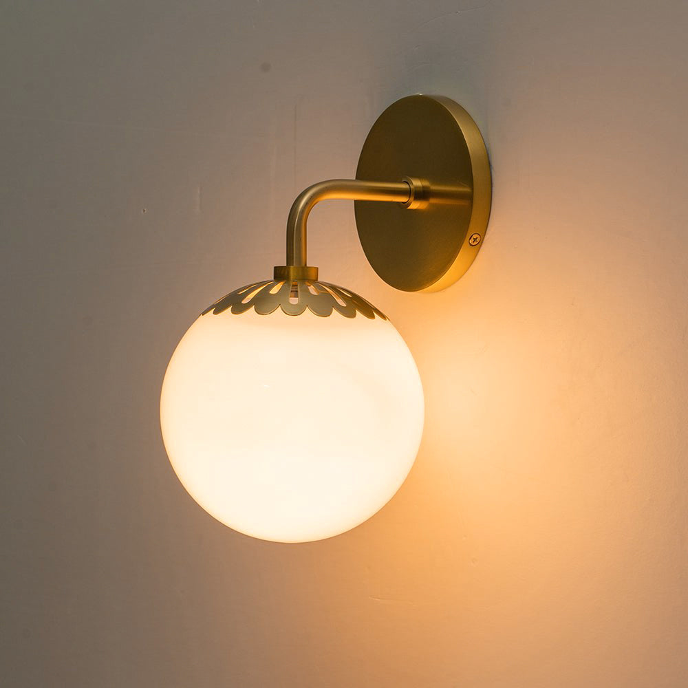 Aveniviella Wall Lamp