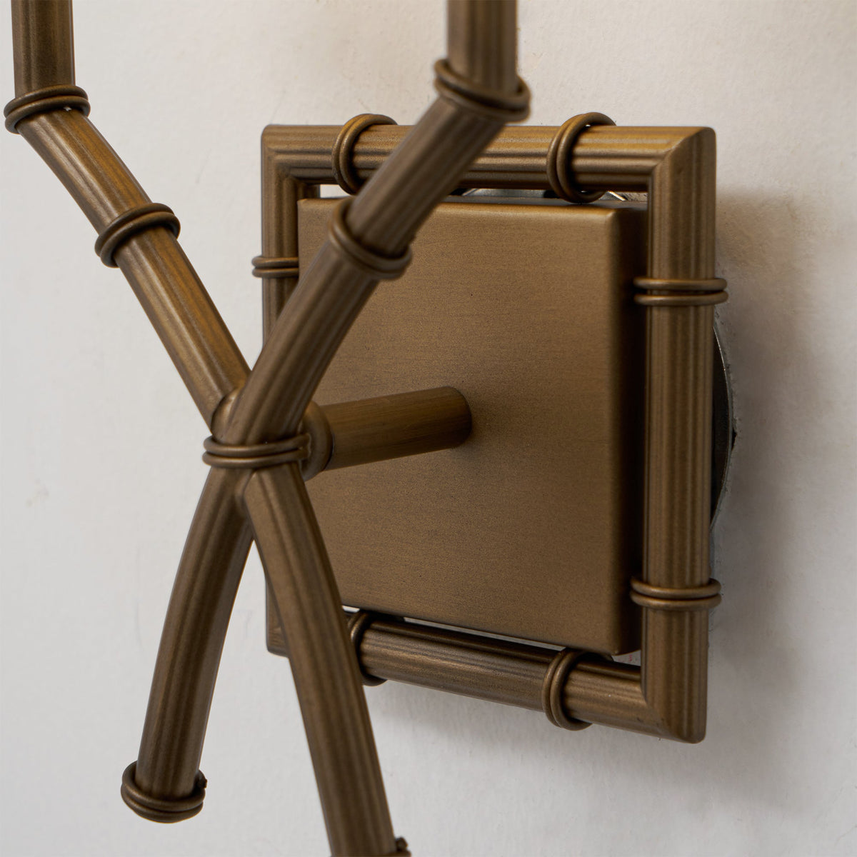 Yelp Wall Lamp