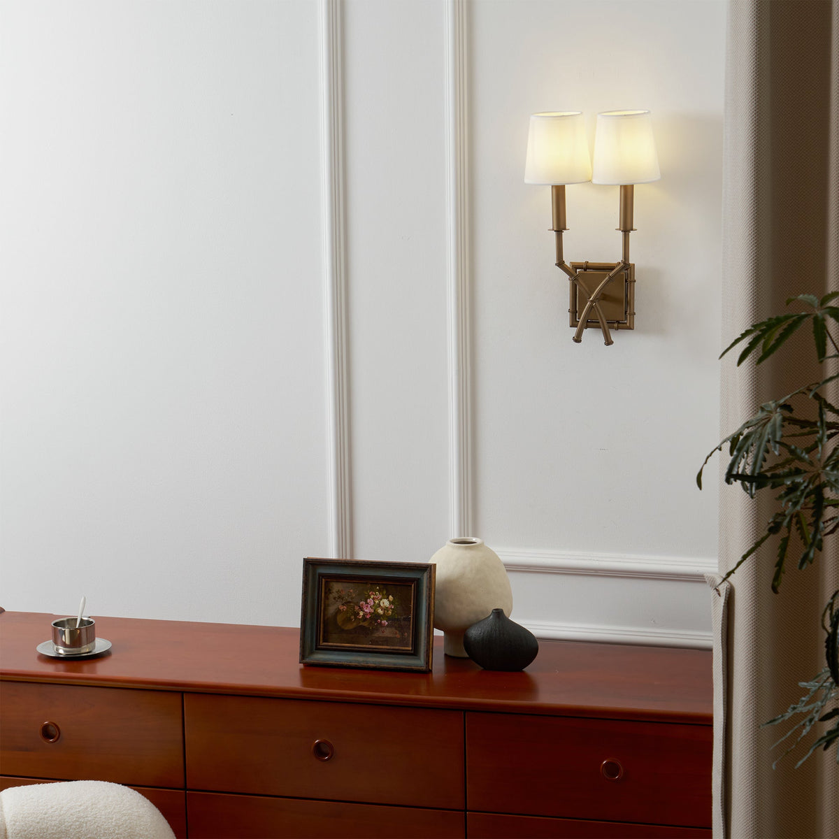 Yelp Wall Lamp