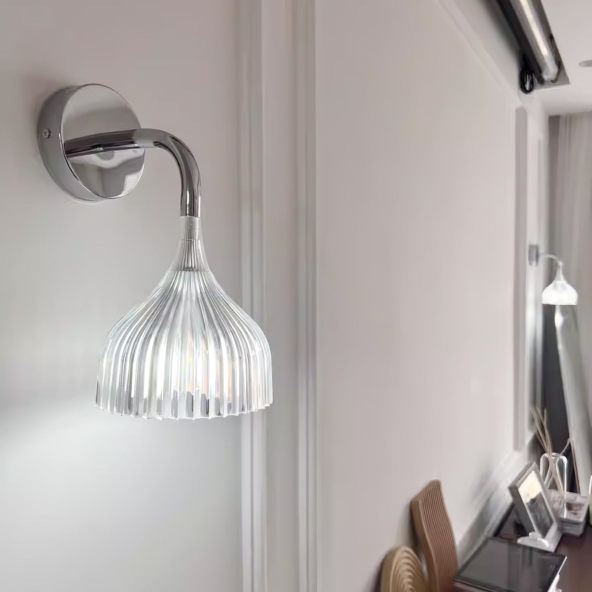 Aurzorus Modern Minimalist Plastic Wall Lamp