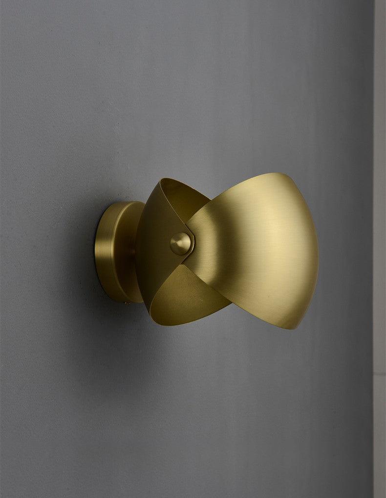 Casirette Elegant Brass Wall Lamp