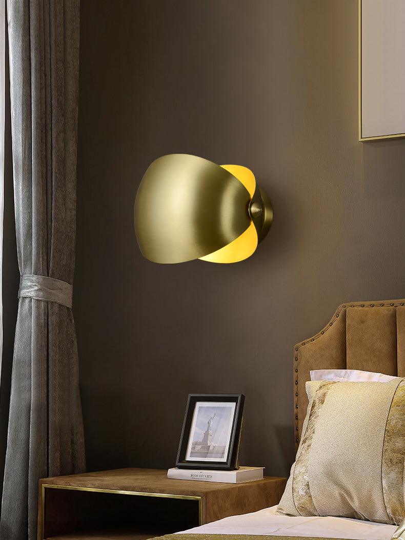 Casirette Elegant Brass Wall Lamp