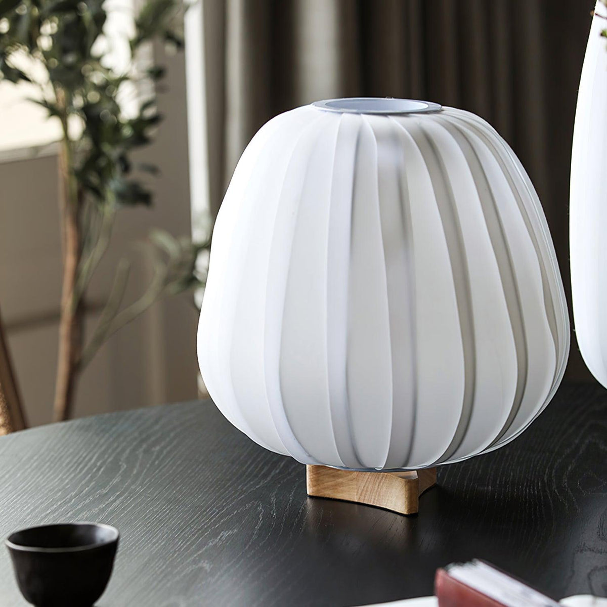 Elenor Fabric Minimalist Table Lamp