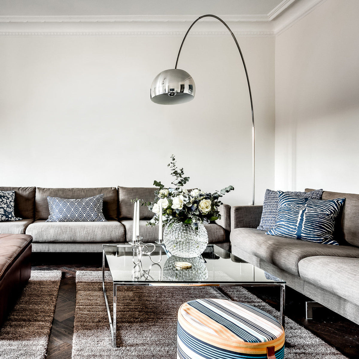 Viraelielle Floor Lamp