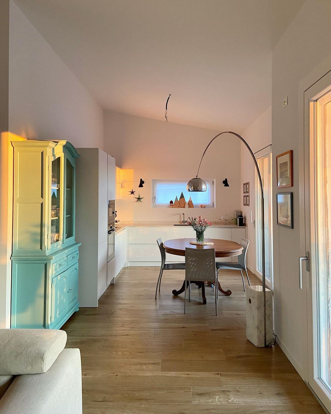 Viraelielle Floor Lamp